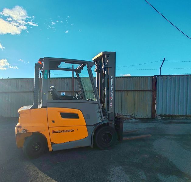 Jungheinrich DFG 425s 5.5m/ 4v/ 4371mh &mdash; jazden&aacute; manipulačn&aacute; technika | Booster Lift