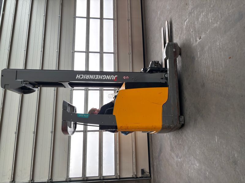 Jungheinrich ETV 214 &mdash; used warehouse equipment | Booster Lift