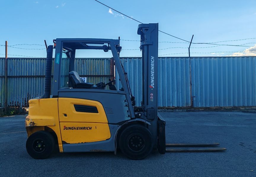 Jungheinrich DFG 425s 5.5m/ 4v/ 4371mh &mdash; jazden&aacute; manipulačn&aacute; technika | Booster Lift