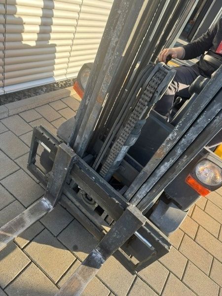 Jungheinrich EFG 215 &mdash; jazden&aacute; manipulačn&aacute; technika | Booster Lift