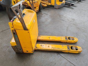 Jungheinrich EJE 116 li-ion 2021y/ 1613 mh &mdash; jazden&aacute; manipulačn&aacute; technika | Booster Lift