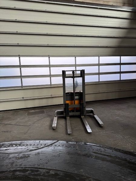 Jungheinrich EJC B 12 &mdash; jazden&aacute; manipulačn&aacute; technika | Booster Lift