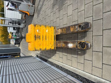 Jungheinrich EJE 225 &mdash; jazden&aacute; manipulačn&aacute; technika | Booster Lift