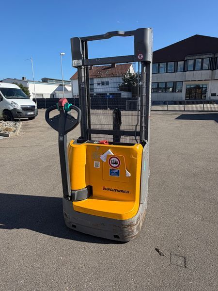 Jungheinrich EJC 112 li-ion 2.9m/ cold store &mdash; б/у складская техника | Booster Lift