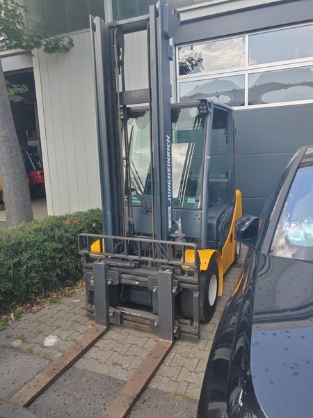 Jungheinrich DFG430s /5828mh/ 4.3m/ 2014y &mdash; jazden&aacute; manipulačn&aacute; technika | Booster Lift