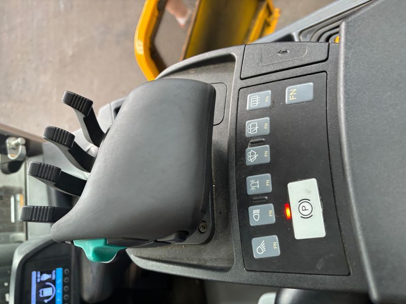 Jungheinrich EFG 215 &mdash; used warehouse equipment | Booster Lift