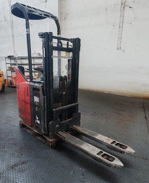 Linde L12 defect &mdash; gebrauchte Stapler | Booster Lift