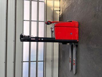 Linde L 20 1173 Triplex &mdash; jazden&aacute; manipulačn&aacute; technika | Booster Lift
