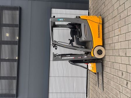 Jungheinrich EFG 215 &mdash; gebrauchte Stapler | Booster Lift