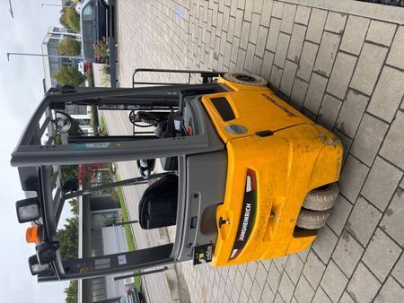 Jungheinrich EFG 215 &mdash; gebrauchte Stapler | Booster Lift