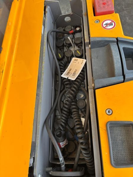 Jungheinrich EJD 118 &mdash; jazden&aacute; manipulačn&aacute; technika | Booster Lift