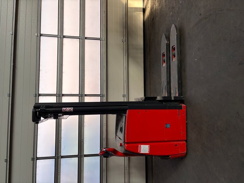 Linde L 20 1173 Triplex &mdash; jazden&aacute; manipulačn&aacute; technika | Booster Lift