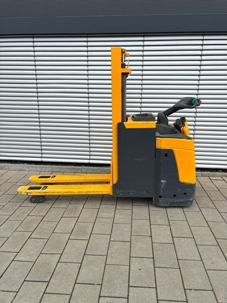 Jungheinrich ERD 220 KLPF &mdash; gebrauchte Stapler | Booster Lift
