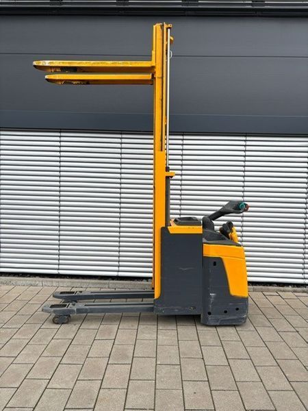 Jungheinrich ERD 220 KLPF &mdash; gebrauchte Stapler | Booster Lift