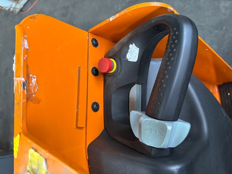 Still EK-X10 9 St&uuml;ck verf&uuml;gbar &mdash; used warehouse equipment | Booster Lift