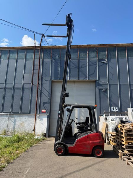 Linde H18D &mdash; used warehouse equipment | Booster Lift