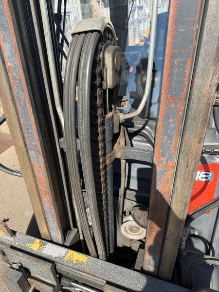 Linde H18D &mdash; used warehouse equipment | Booster Lift