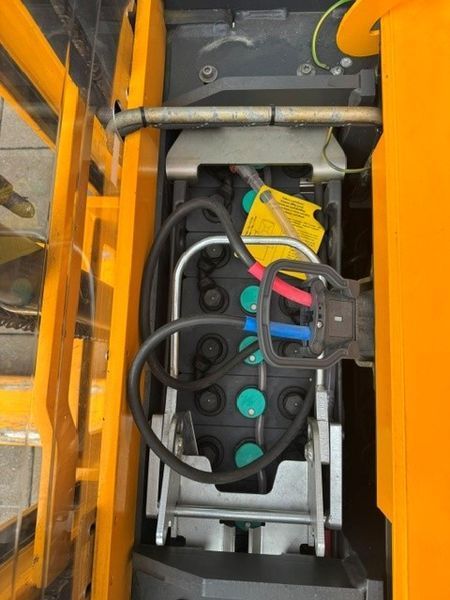 Jungheinrich EJC 216z &mdash; jazden&aacute; manipulačn&aacute; technika | Booster Lift