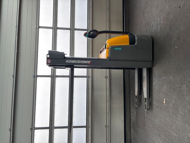Jungheinrich EJC 110 &mdash; вживана складська техніка | Booster Lift