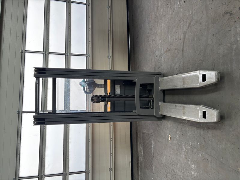 Jungheinrich EJC 110 &mdash; вживана складська техніка | Booster Lift
