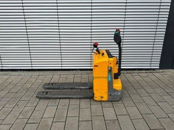 Jungheinrich EJE 116 mit Waage &mdash; jazden&aacute; manipulačn&aacute; technika | Booster Lift