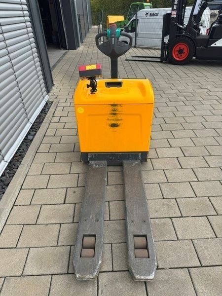 Jungheinrich EJE 116 mit Waage &mdash; jazden&aacute; manipulačn&aacute; technika | Booster Lift