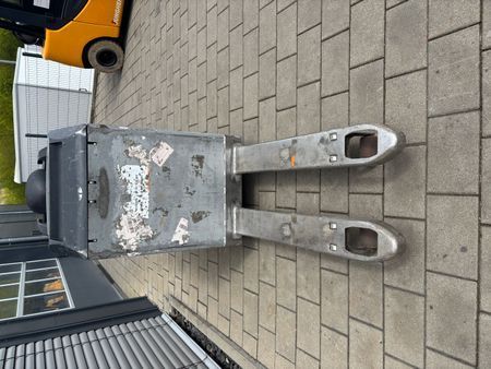 Still EXUS22 &mdash; jazden&aacute; manipulačn&aacute; technika | Booster Lift