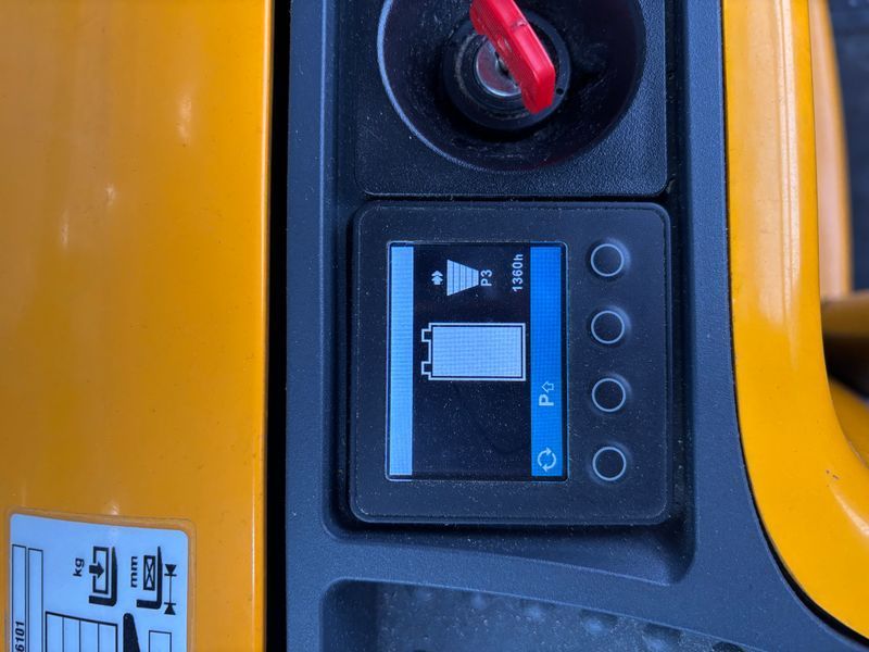 Jungheinrich EJC 112 &mdash; gebrauchte Stapler | Booster Lift