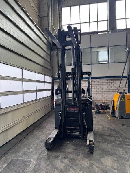 Yale MR14 &mdash; used warehouse equipment | Booster Lift