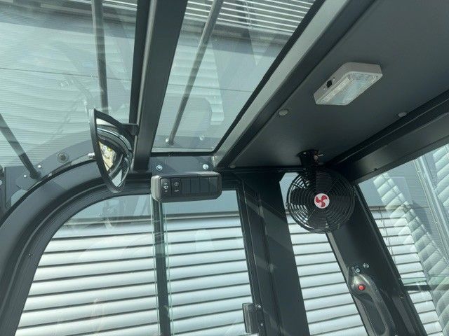 Bobcat D30NXS &mdash; jazden&aacute; manipulačn&aacute; technika | Booster Lift