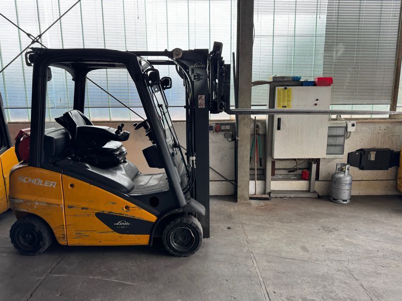 Linde H 18 T-01 391 Triplex &mdash; gebrauchte Stapler | Booster Lift