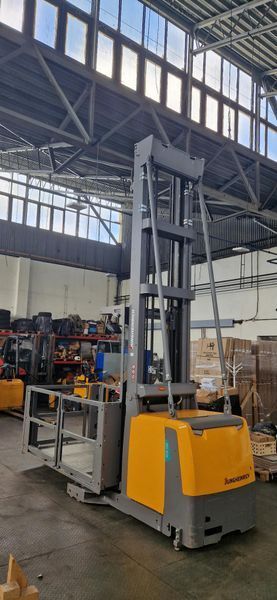 Jungheinrich EKS 412s P+F220 1050 DT &mdash; used warehouse equipment | Booster Lift
