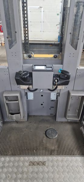 Jungheinrich EKS 412s P+F220 1050 DT &mdash; used warehouse equipment | Booster Lift