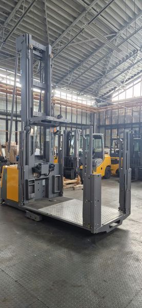 Jungheinrich EKS 412s P+F220 1050 DT &mdash; used warehouse equipment | Booster Lift
