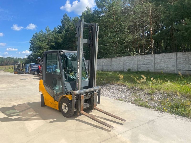 Jungheinrich DFG 425s 6190mh/ 4.5m/ 2.5t &mdash; used warehouse equipment | Booster Lift