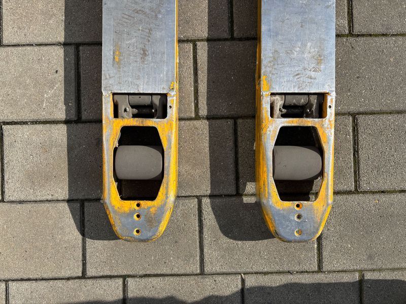 Jungheinrich EJE 120 &mdash; jazden&aacute; manipulačn&aacute; technika | Booster Lift