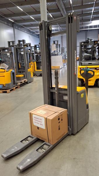 Jungheinrich EJC 214 5.35m/ Li-Ion/ 1025h &mdash; used warehouse equipment | Booster Lift