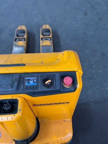 Jungheinrich EJE 116 &mdash; jazden&aacute; manipulačn&aacute; technika | Booster Lift