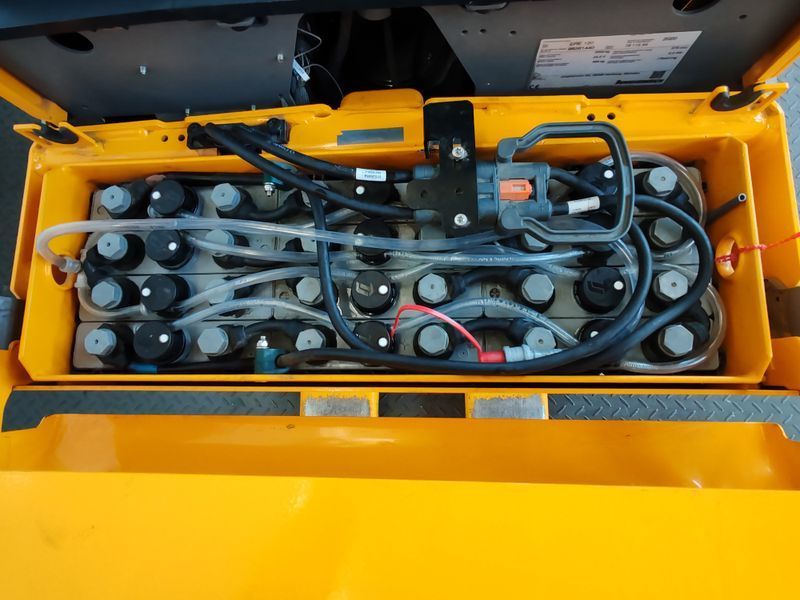 Jungheinrich ERE 120 2131h/ 2t/ 2020y &mdash; used warehouse equipment | Booster Lift