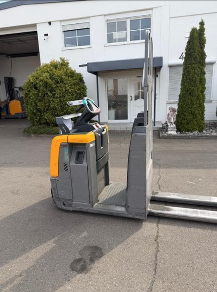 Jungheinrich ECE 225 Li-on 4pc available &mdash; used warehouse equipment | Booster Lift