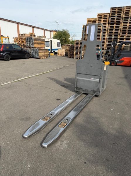 Jungheinrich ECE 225 Li-on 4pc available &mdash; used warehouse equipment | Booster Lift