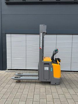 Jungheinrich ERC 216z - 525DZ Triplex Initalhub &mdash; gebrauchte Stapler | Booster Lift