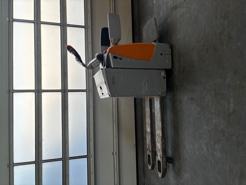 Still EXU-SF20 silver refurbished Still Still EXU-SF20 &mdash; gebrauchte Stapler | Booster Lift