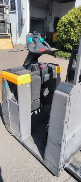 Jungheinrich ECE 225 / 2022y/ 595h &mdash; used warehouse equipment | Booster Lift