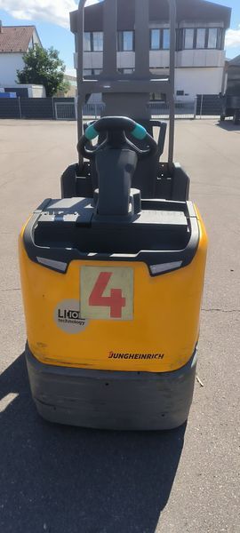 Jungheinrich ECE 225 / 2022y/ 595h &mdash; used warehouse equipment | Booster Lift
