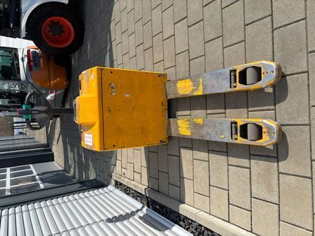 Jungheinrich EJE 120 &mdash; jazden&aacute; manipulačn&aacute; technika | Booster Lift