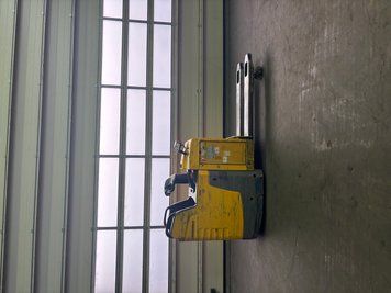 Jungheinrich ERE 225 Waage &mdash; used warehouse equipment | Booster Lift