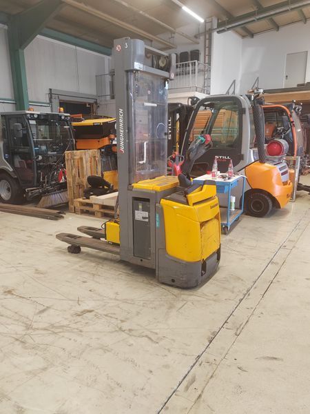 Jungheinrich ERC 214z 5.35m/ initial &mdash; used warehouse equipment | Booster Lift