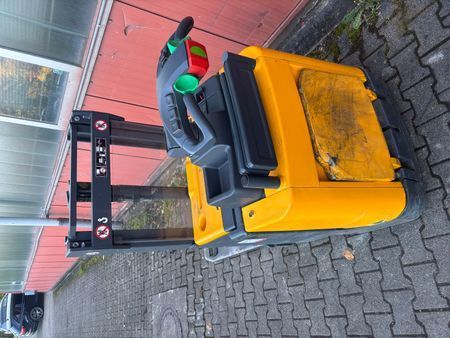 Jungheinrich ERD 220 &mdash; gebrauchte Stapler | Booster Lift