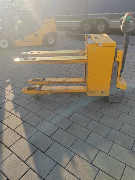 Jungheinrich EJE C20 &mdash; used warehouse equipment | Booster Lift